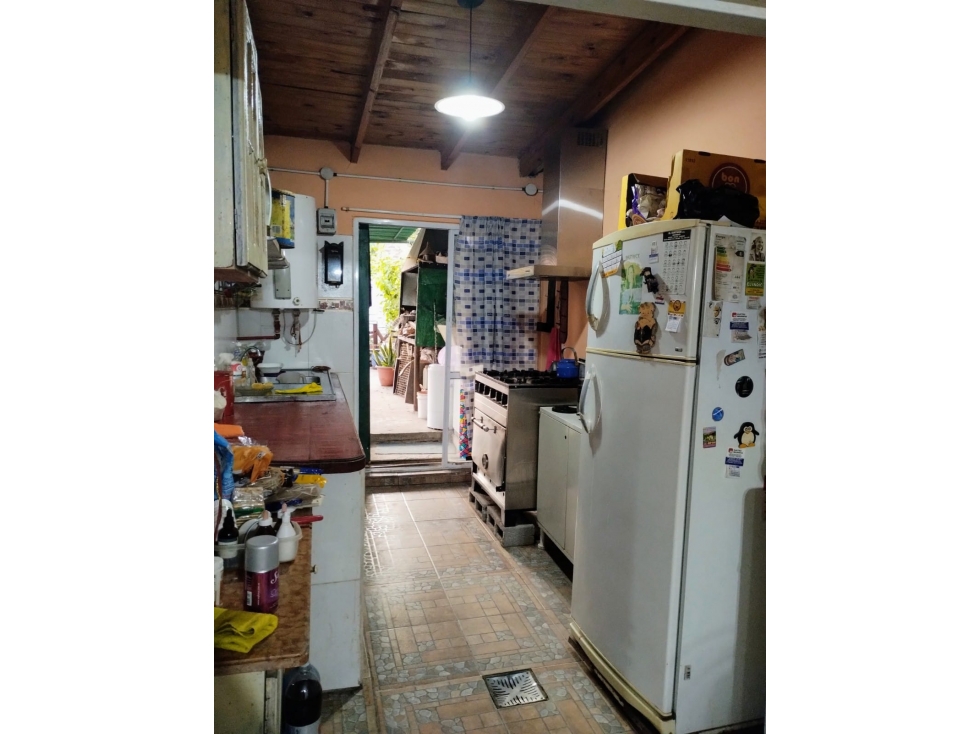 CASA CON GALPON en venta - 5