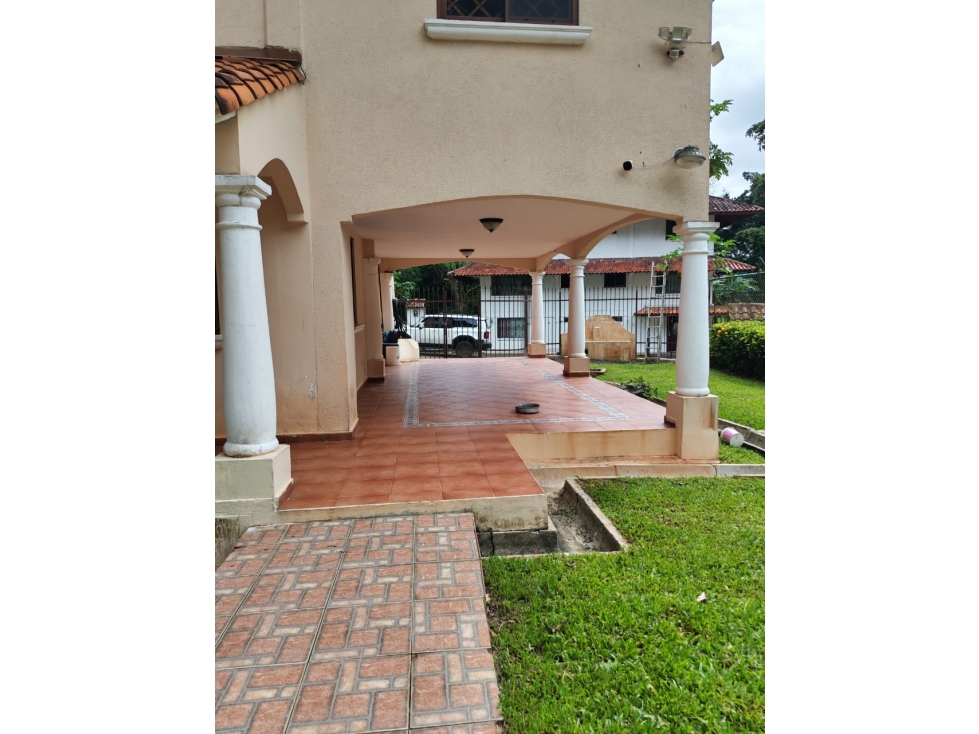 Oportunidad Única en Albrook Hermosa Casa de Tres Niveles — foto 4