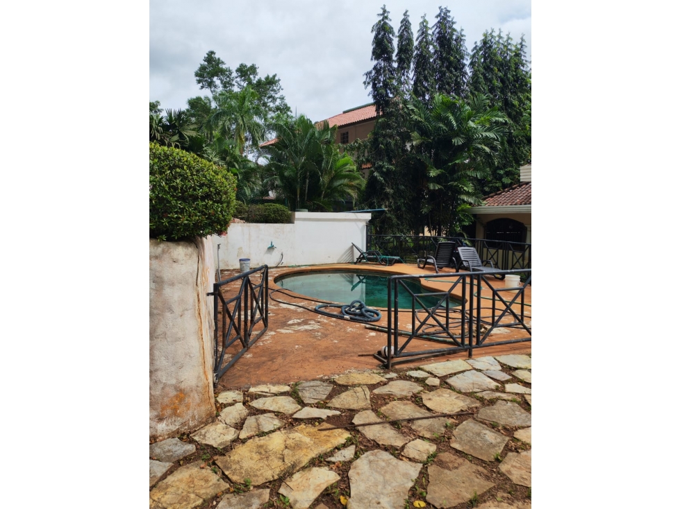 Oportunidad Única en Albrook Hermosa Casa de Tres Niveles — foto 6