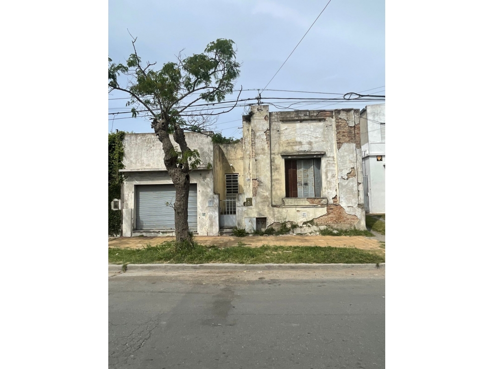 Venta de Lote con casa a demoler, semi centrico, Tandil, Bs. As