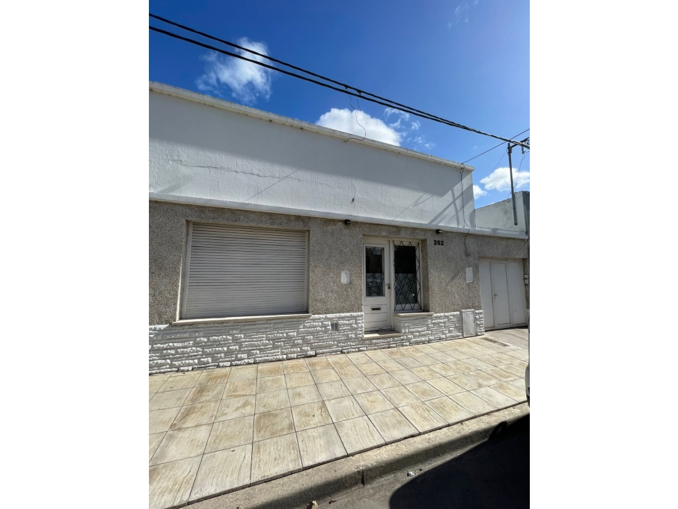 Venta CASA, patio verde + amplio GALPON, Tandil. BS.AS.