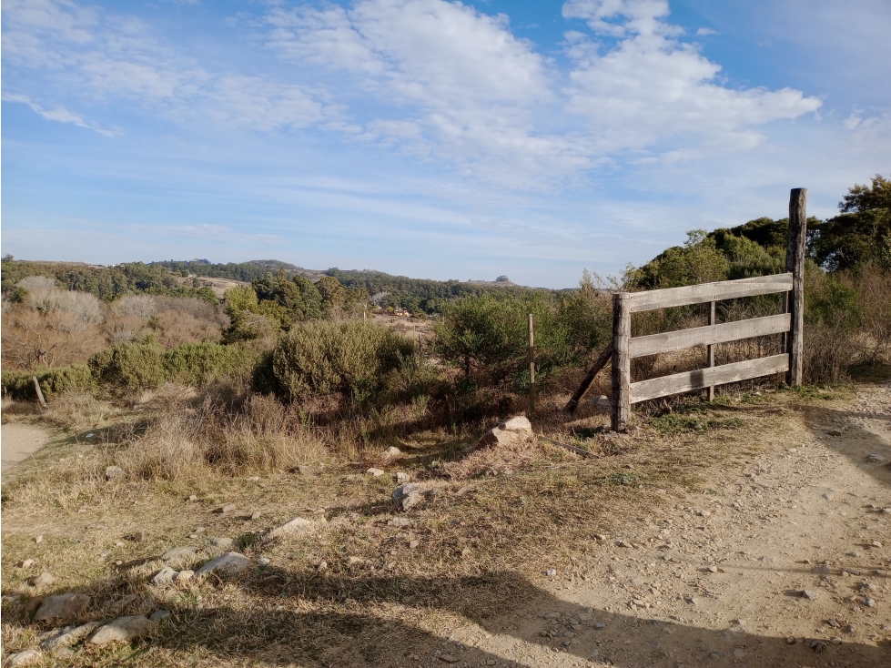 VENTA TERRENOS X LAGO DEL FUERTE, 8800 m2 y 9800 m2, TANDIL, BS. AS.
