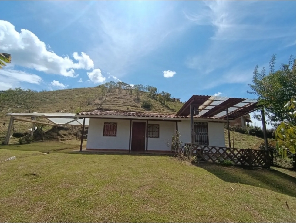 Casa campestre en Venta Vereda las Brisas El Carmen de Viboral - 1