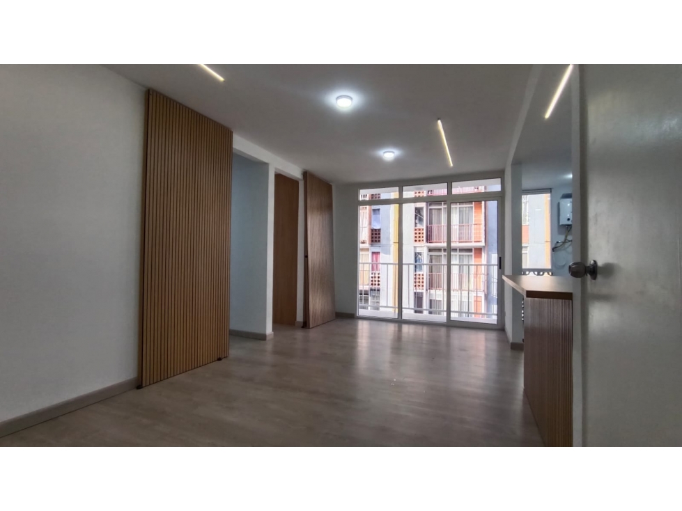 APARTAMENTO EN VENTA REMODELADO COMPLETO EN LA AURORA ROBLEDO — foto 4