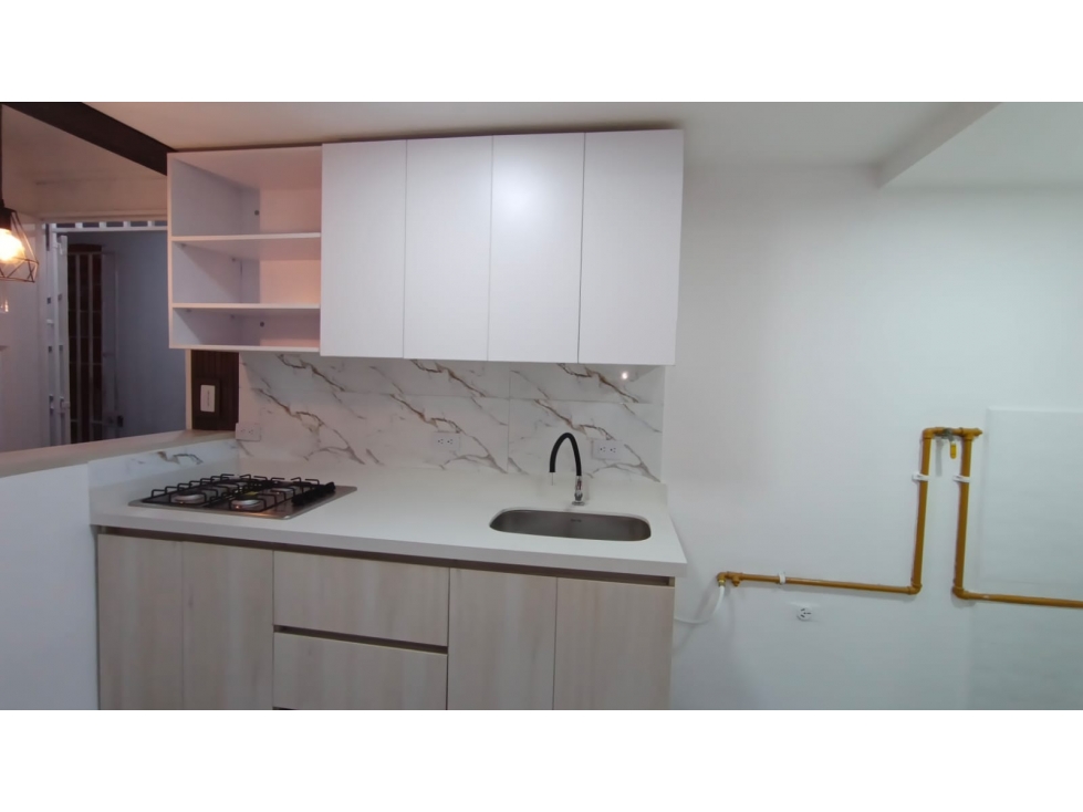 APARTAMENTO EN VENTA REMODELADO COMPLETO EN LA AURORA ROBLEDO — foto 5