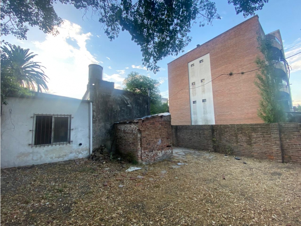 Local + Departamentos a refaccionar en venta sobre av humberto - 4