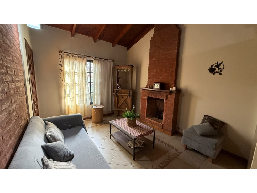 Hermosa Casa en venta en el Barrio El Mirador - 3
