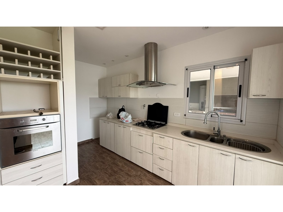 UF G2 Casa con Pileta en Barrio Cerrado Los Juncos en Alquiler — foto 3