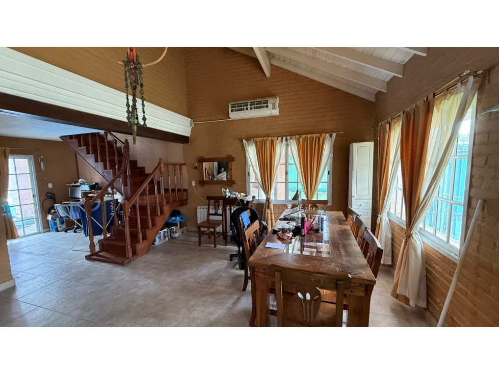 Hermosa casa en venta en el barrio sarmiento - Lujan — foto 5