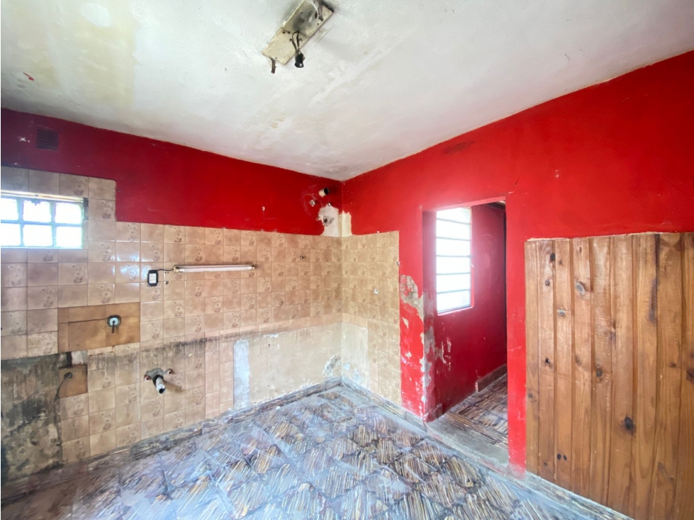 Casa a refaccionar en venta en el barrio el quinto — foto 6