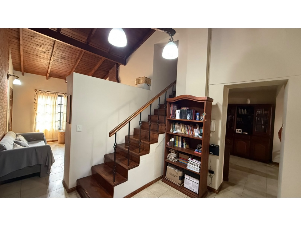 Hermosa Casa en venta en el Barrio El Mirador - 4