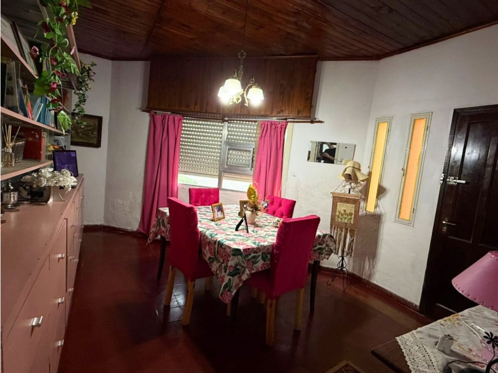 casa en esquina centrica en venta — foto 2