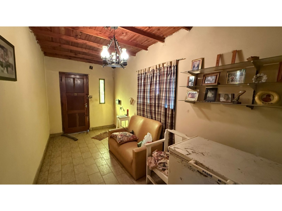 Casa amplia en Venta en Barrio Los Paraisos - Lujan - 2