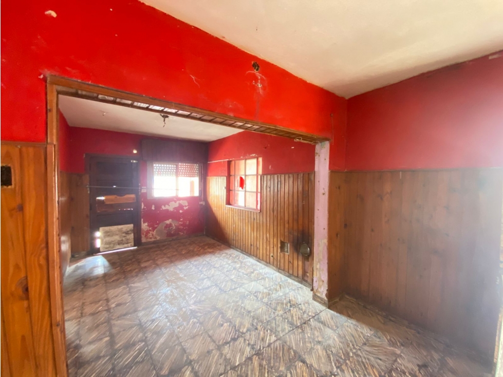 Casa a refaccionar en venta en el barrio el quinto — foto 3