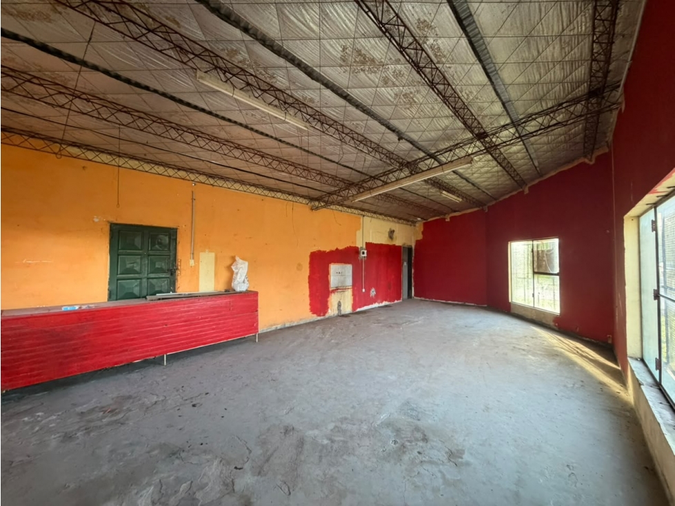 Amplio Lote con local comercial en Venta en el Juan 23 - 2