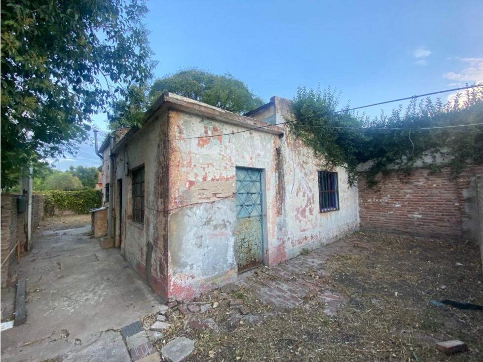 Local + Departamentos a refaccionar en venta sobre av humberto - 3