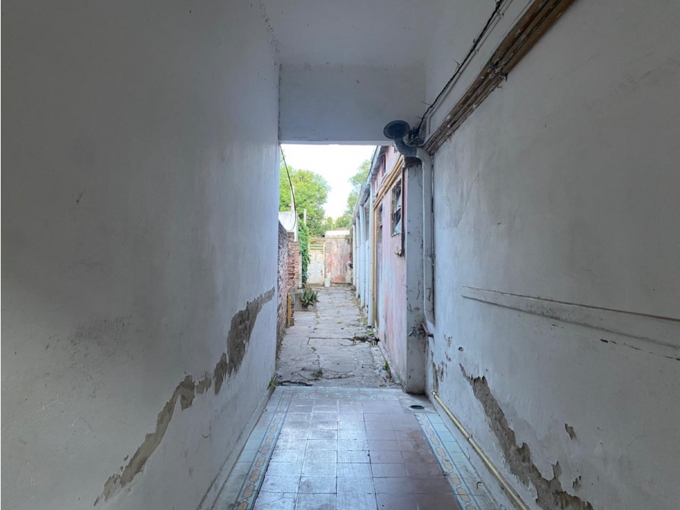 Local + Departamentos a refaccionar en venta sobre av humberto - 5