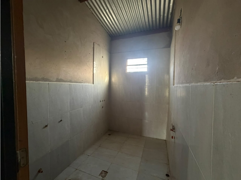 Amplio Lote con local comercial en Venta en el Juan 23 - 5