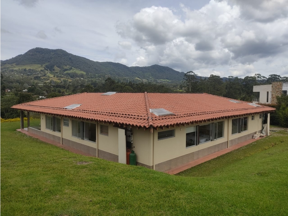 casa campestre en unidad cerrada en la via la ceja la union