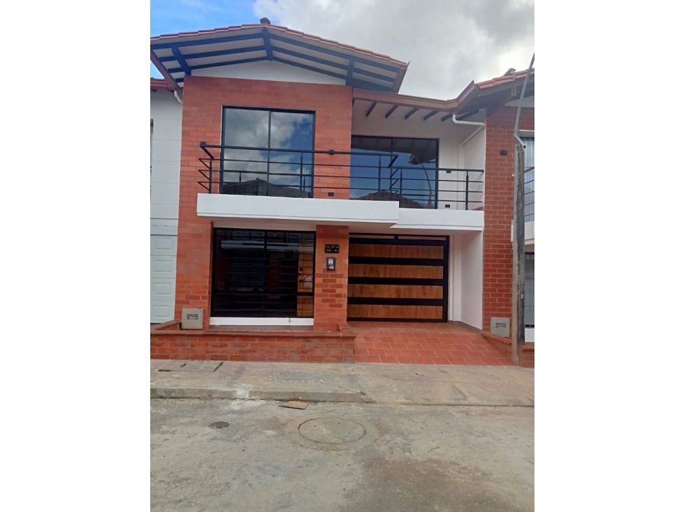 CASA PARA ESTRENAR EN LA CEJA