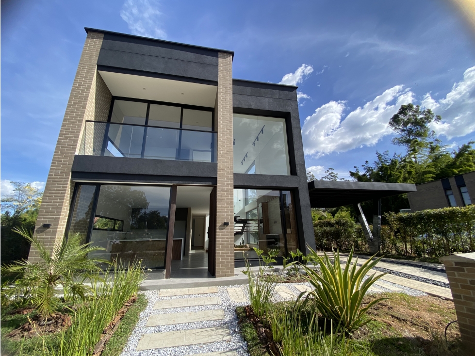 CASA PARA ESTRENAR, 2 NIVELES, UNIDAD CERRADA LLANOGRANDE SMG