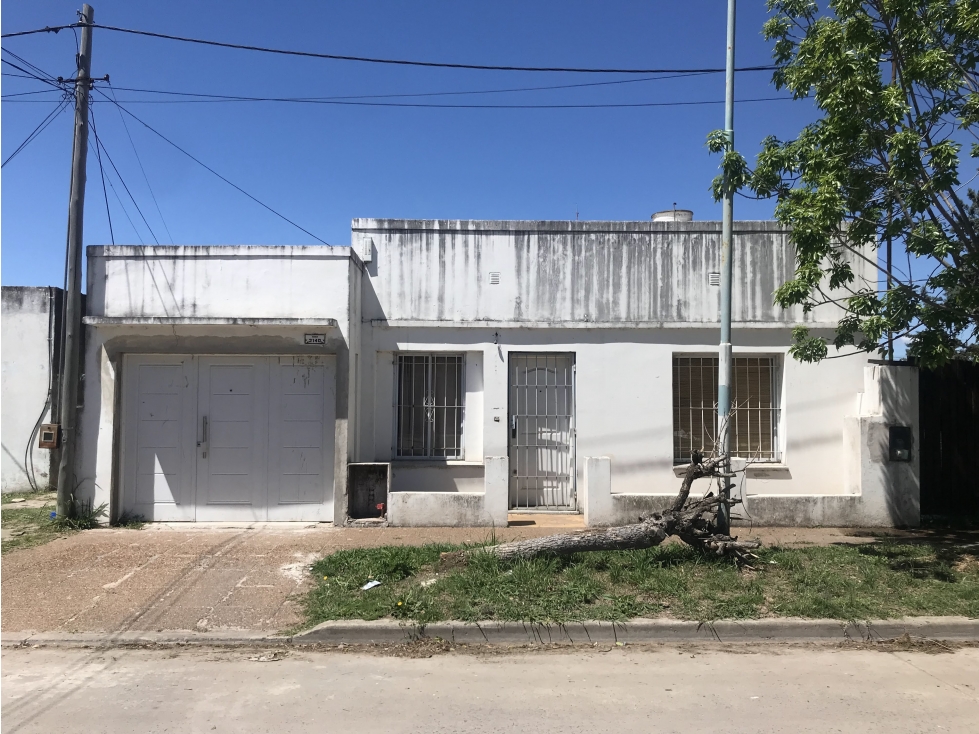 CASA 2 DORMITORIOS Y GALPÓN