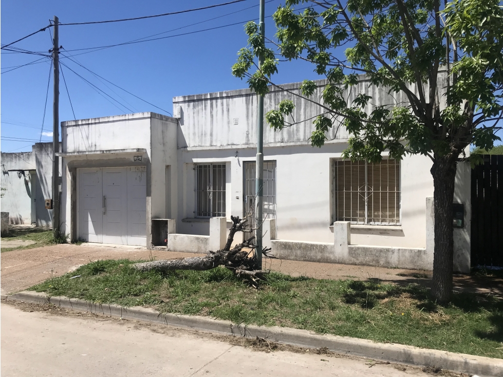 CASA 2 DORMITORIOS Y GALPÓN — foto 2