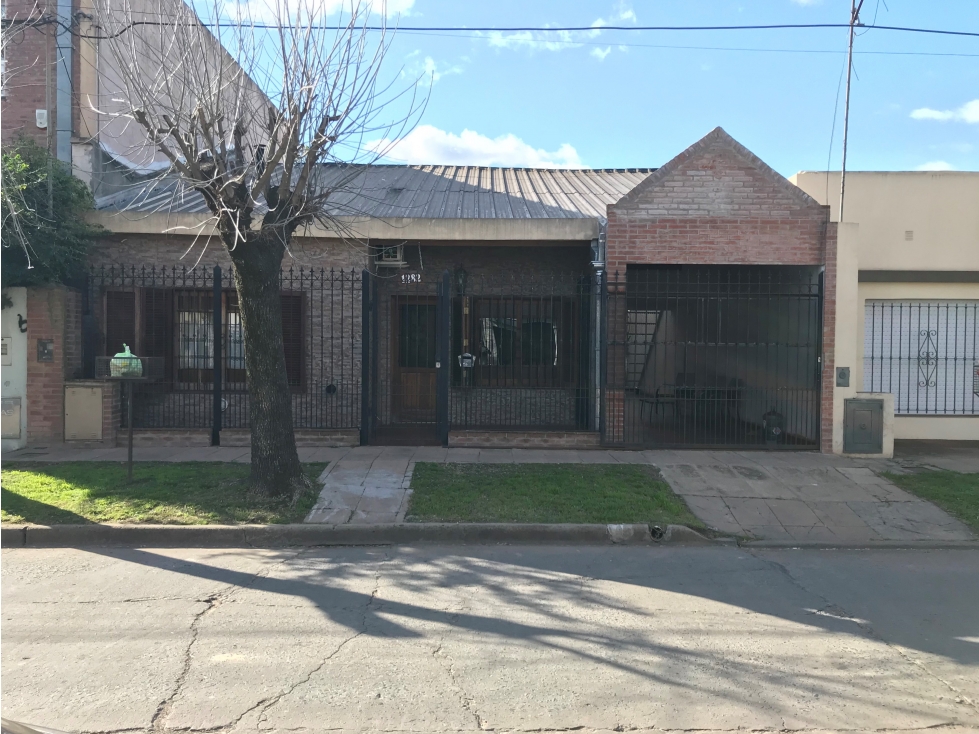 CASA CENTRO LUJAN 2 DORMITORIOS