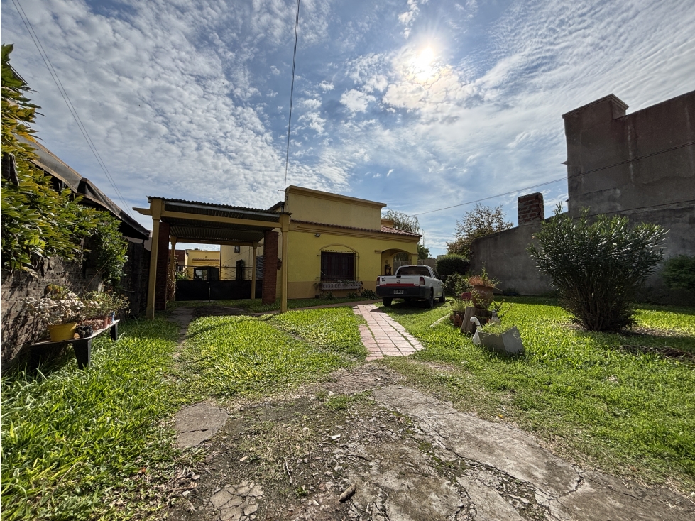 Casa C/Dpto. B° Sarmiento - Luján