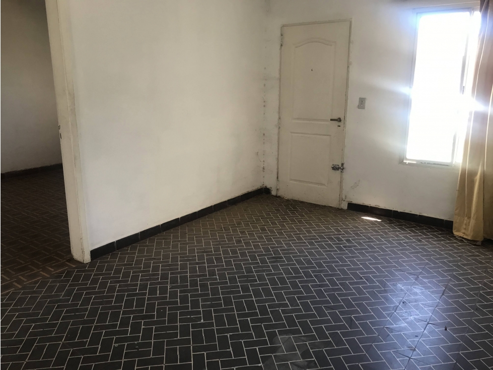 CASA 2 DORMITORIOS Y GALPÓN — foto 4