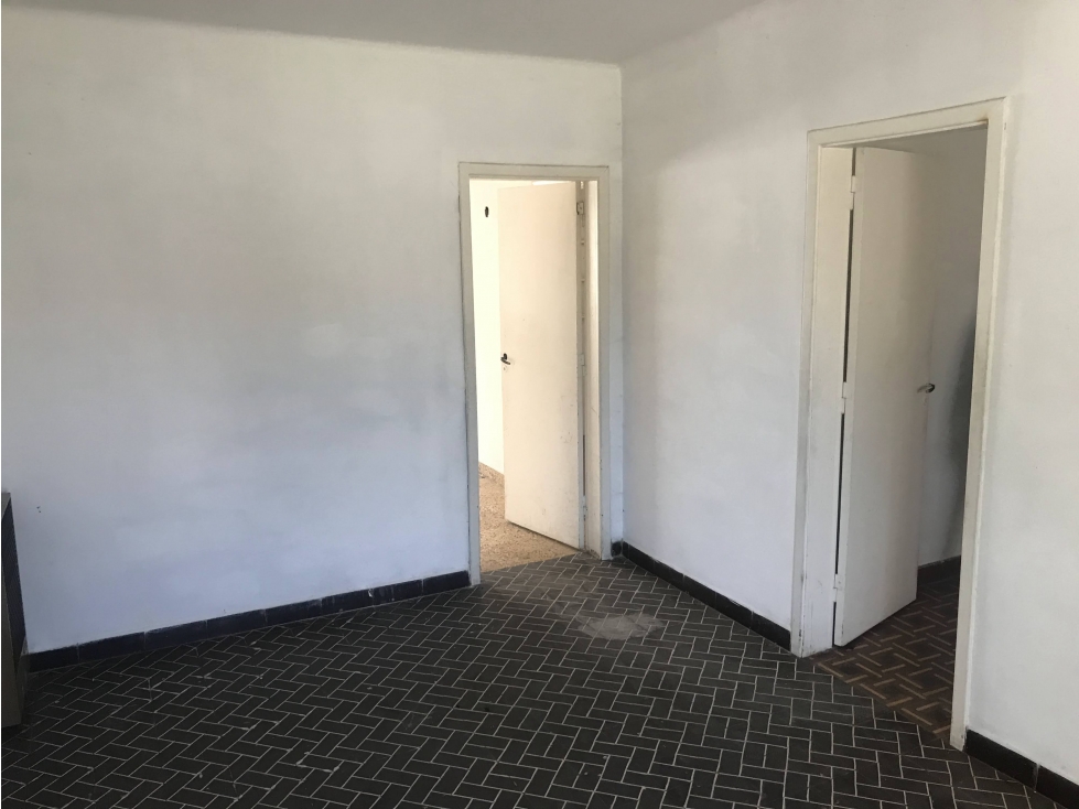 CASA 2 DORMITORIOS Y GALPÓN — foto 6