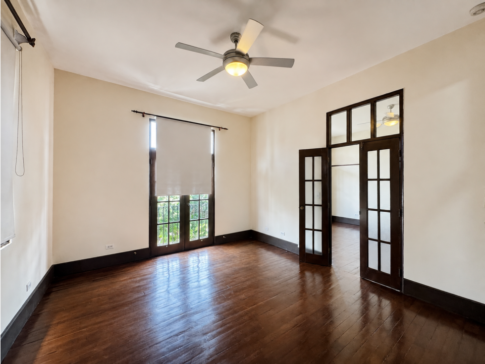 Apartamento de 2 habitaciones frente a parque, Casco Antiguo — foto 3