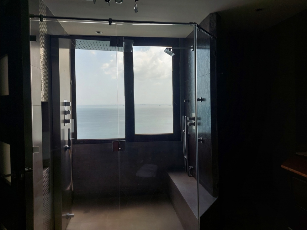 Alquiler y venta de penthouse en Paitilla