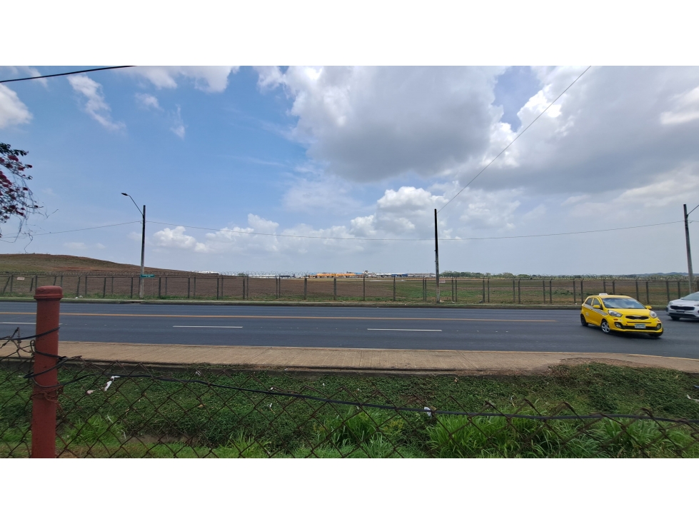 Venta de casa con terreno en Tocumen