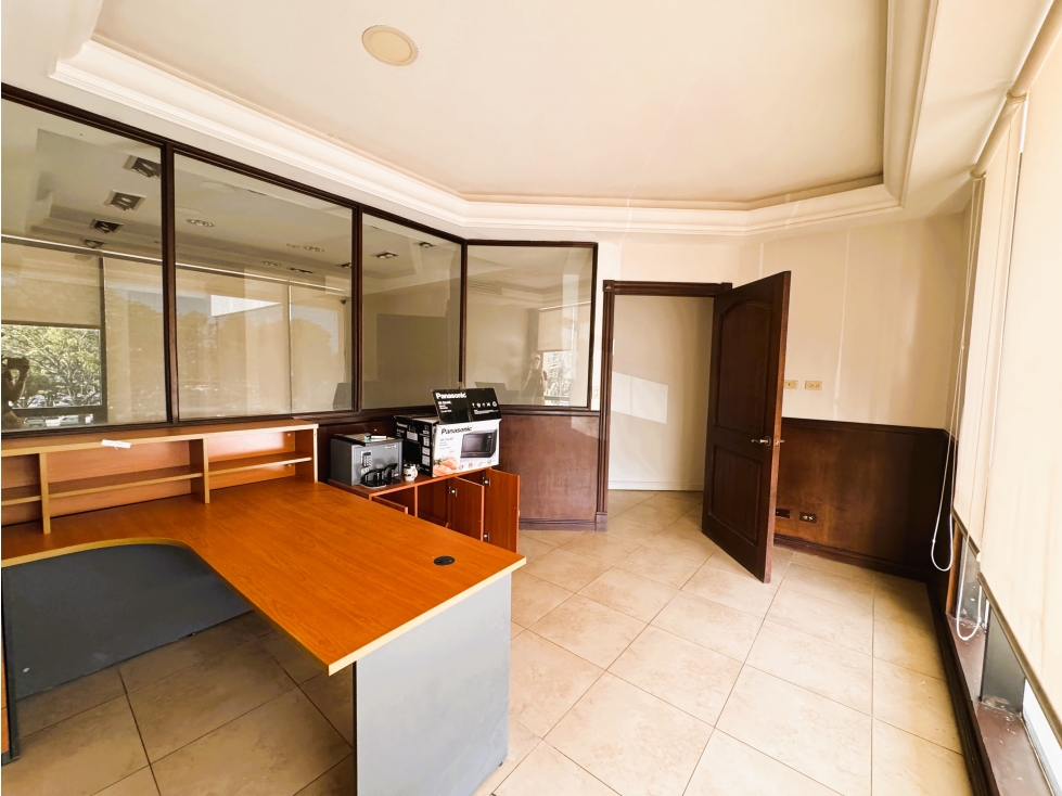 Se alquila y se vende oficina en Avenida Balboa — foto 2
