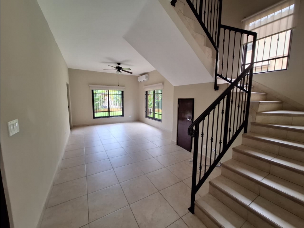 Se vende casa en Embassy Club