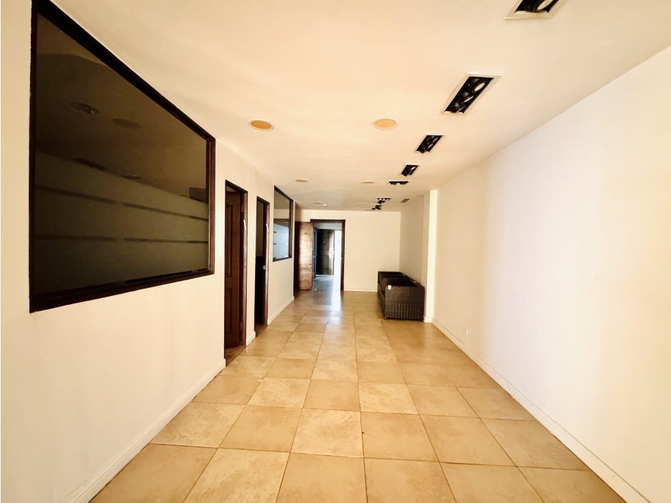 Se alquila y se vende oficina en Avenida Balboa — foto 4