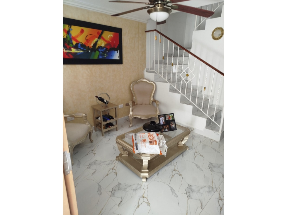 CASA DE DOS PISOS EN VENTA - SECTOR CIUDADELA