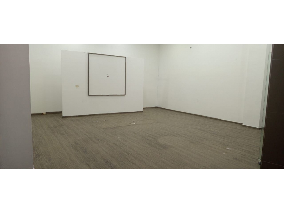 ARRIENDO EN CARIBE PLAZA LOCAL COMERCIAL