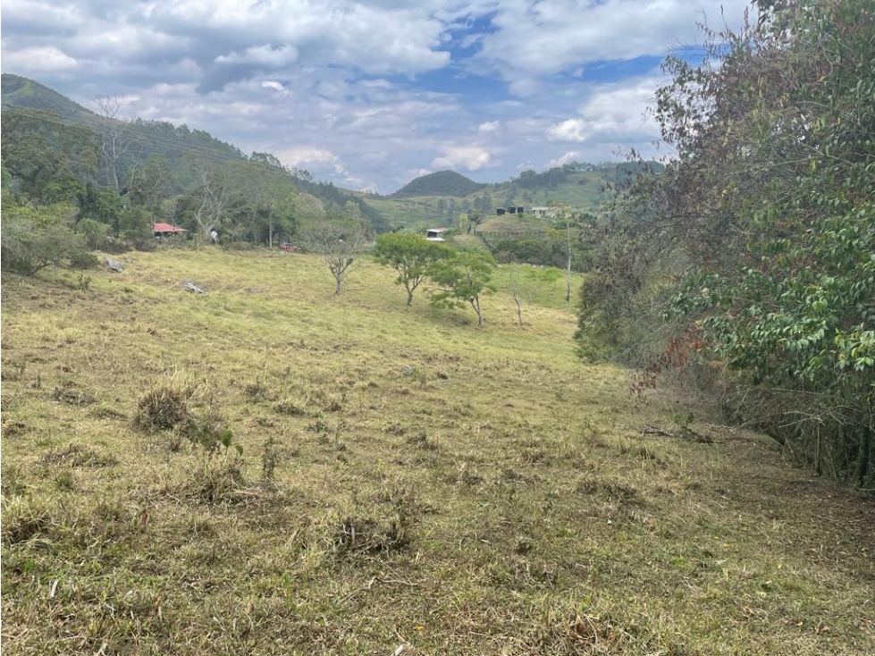 SE VENDE LOTE EN LA VEGA - 2