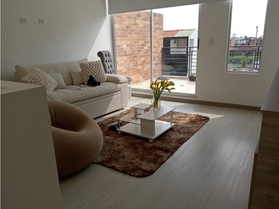 SE VENDE CASA EN MONTEBELLO COTA