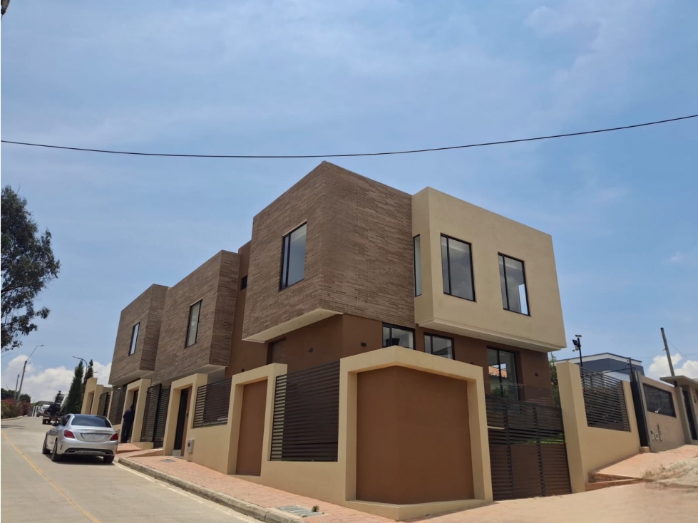 VENTA DE CASA AVENIDA UNIVERSITARIA TUNJA - 1