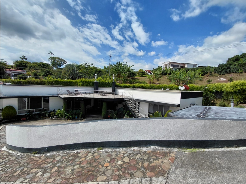 CASA CAMPESTRE DE LUJO EN PEREIRA: UN PARAISO DE EXCLUSIVIDAD