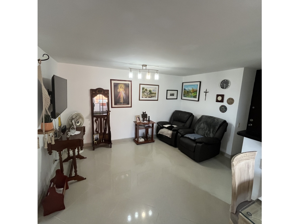 VENTA APARTAMENTO EXCELENTE UBICACION Y VISTA EN LOMA DEL INDIO — foto 2