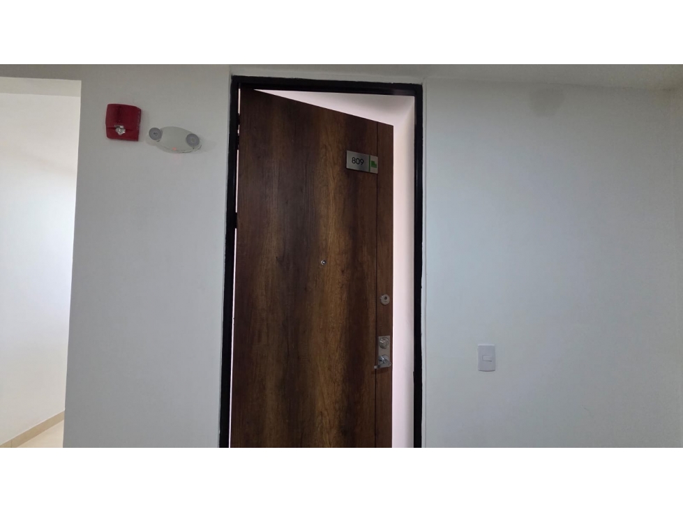 ARRIENDO APARTAMENTO AMPLIO CON EXCELENTE ZONAS SOCIALES — foto 2
