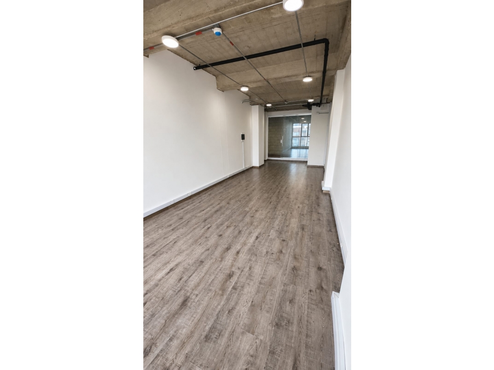 ARRIENDO - Oficina/Consultorio - La Alhambra - Con Certificación RETIE