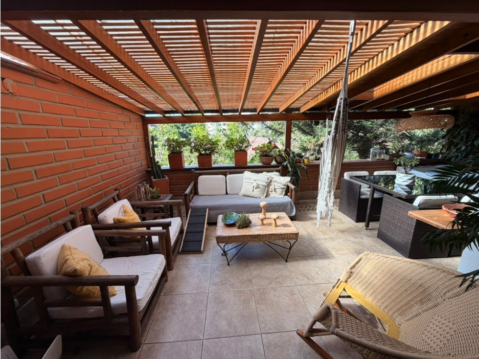 Apartamento amplio en excelente sector del Poblado
