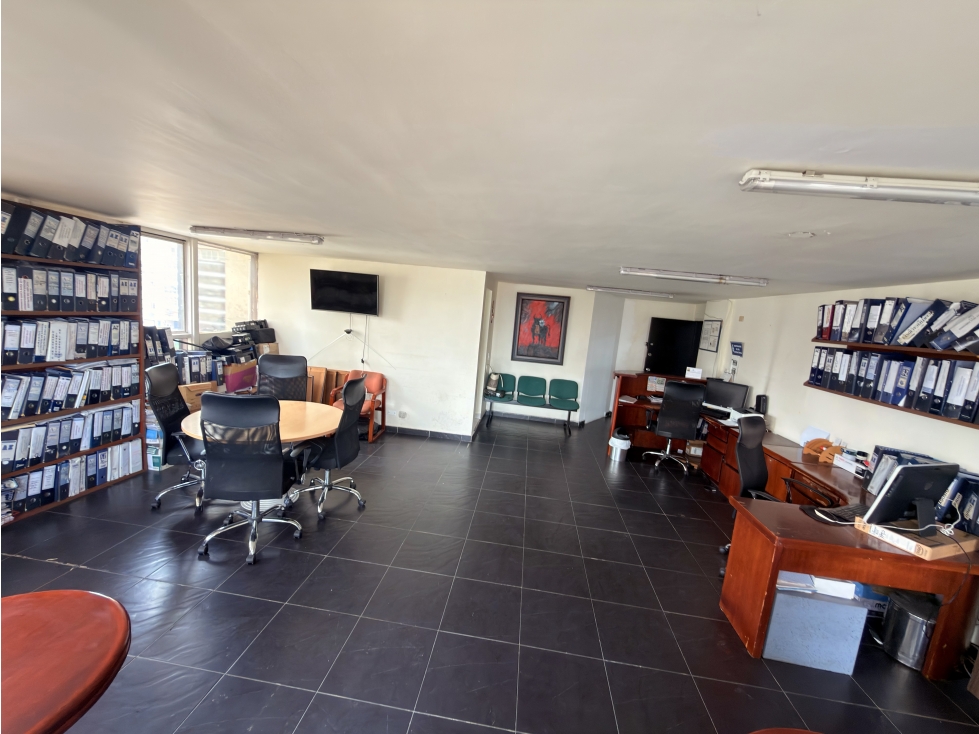 VENTA DE OFICINA EN CENTRO COUNTRY - 1