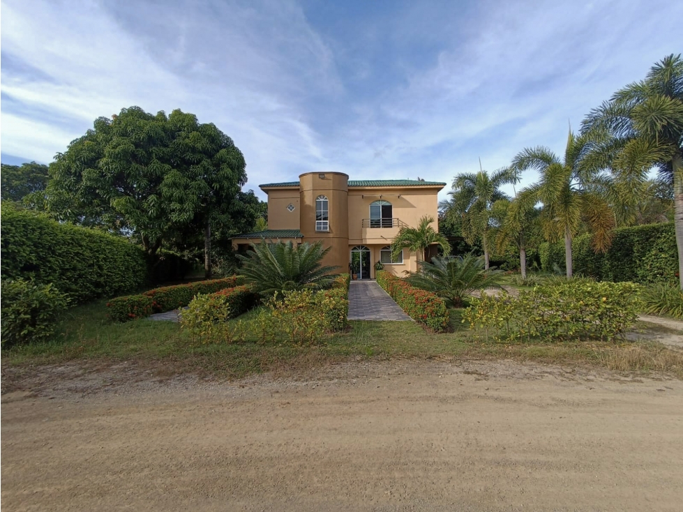 EN VENTA CASA CAMPESTRE CERCA DEL EVEGREENMALL - 1