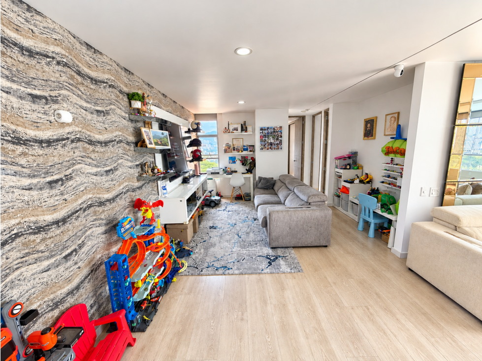 VENTA ESPECTACULAR CASA AMPLIA E ILUMINADA EN ENVIGADO, LA INMACULADA